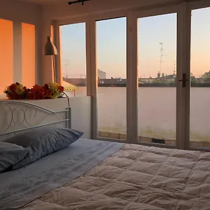 Charming 1-bed In Appartamento Milano